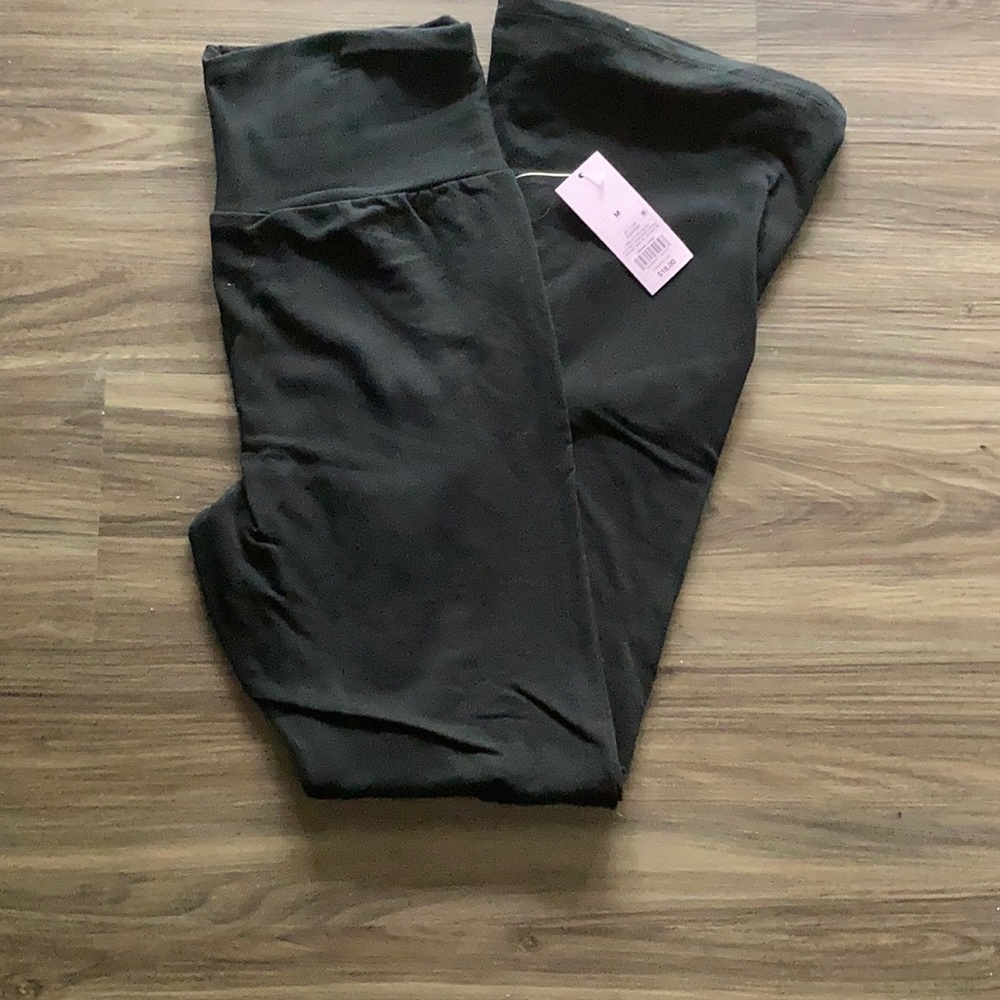 2 pairs of yoga pants